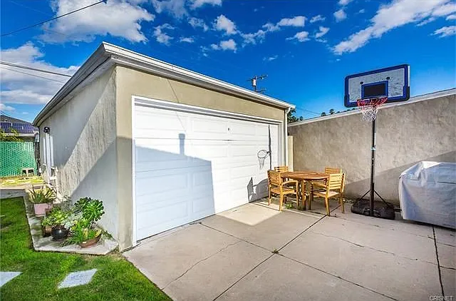 2530 S Bentley Ave — Photo 22