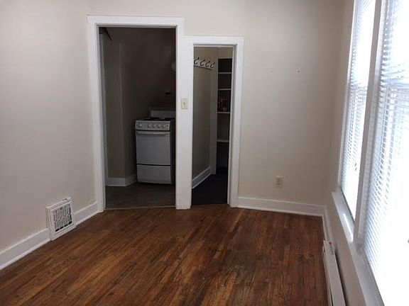 4th image of 702 10th Ave N #A