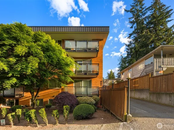 845 NE 125th Street #301, Seattle, WA 98125