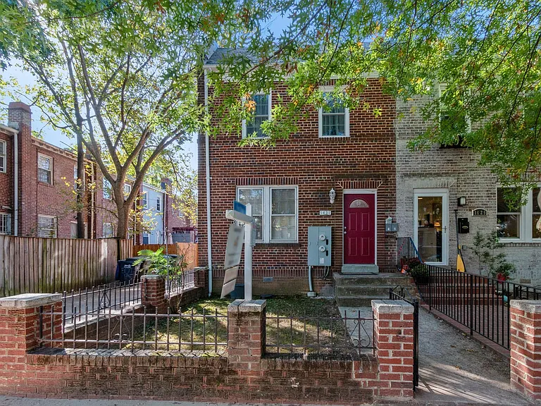 1631 E St SE #1 — Photo 5