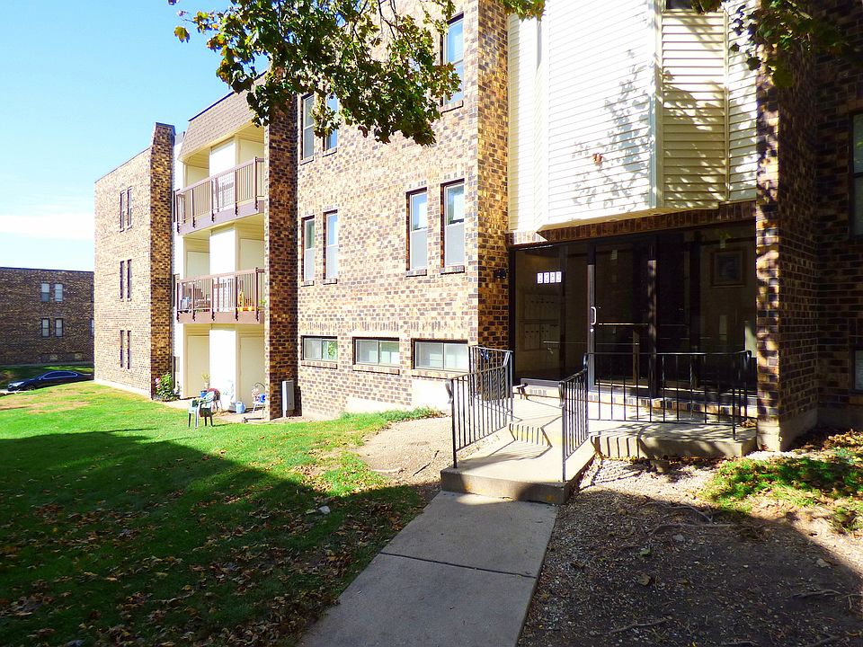 1st image of 2263 Country Club Dr APT 4