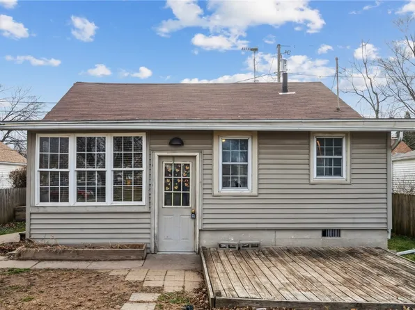 277 18th St NW, Cedar Rapids, IA 52405