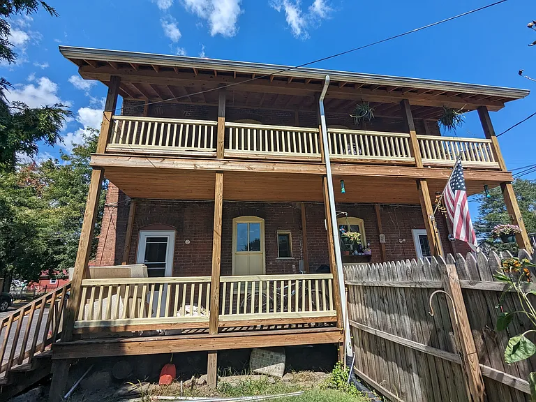 431 W Edwin St — Photo 14