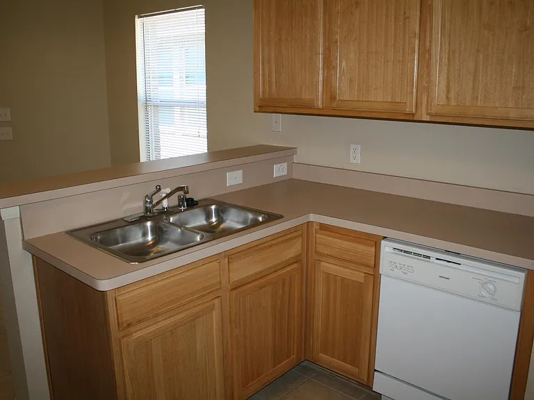 402 Masters Ave #B — Photo 15