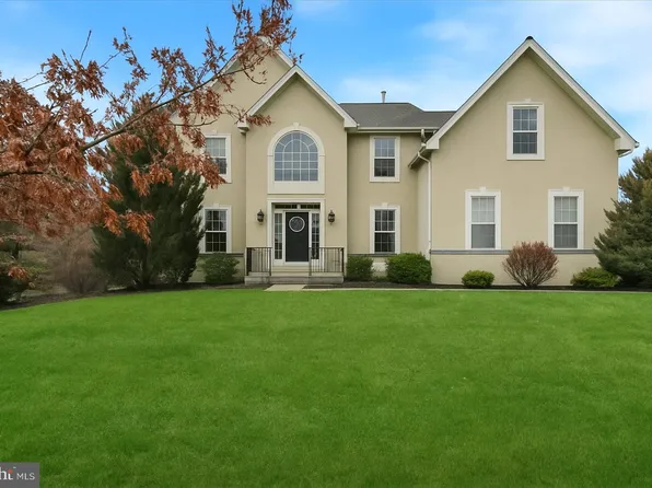 209 Shadybrooke Dr N, Douglassville, PA 19518