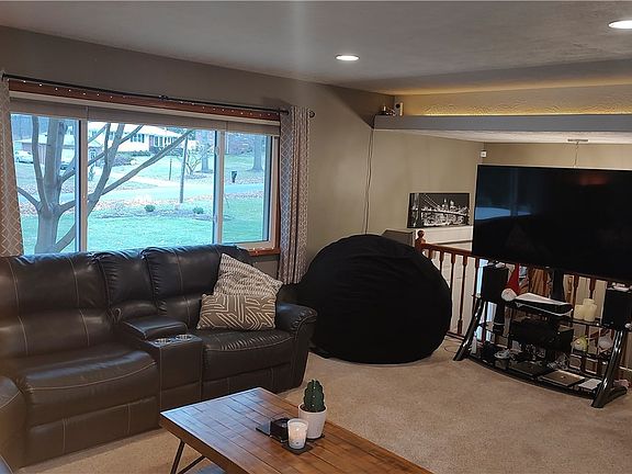 3rd image of 597 Wring Dr