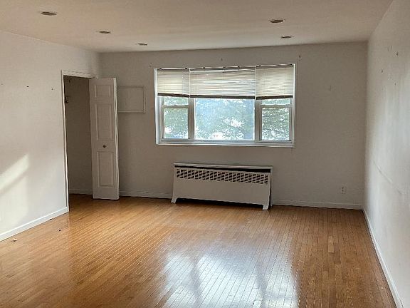 3rd image of 1070 Shore Pkwy #2