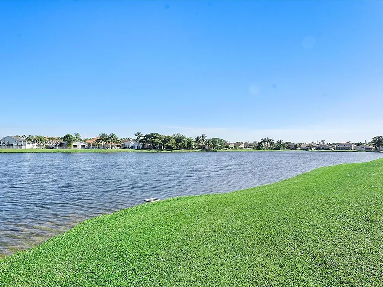 9549 Aegean Dr — Photo 5
