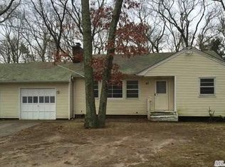 47 Glen Ave, Flanders, NY 11901