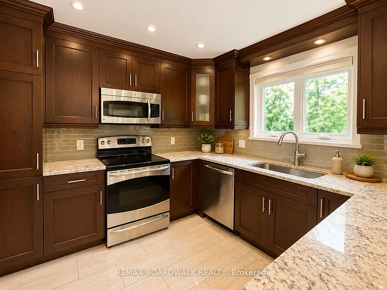 22 Bartley Cres — Photo 14
