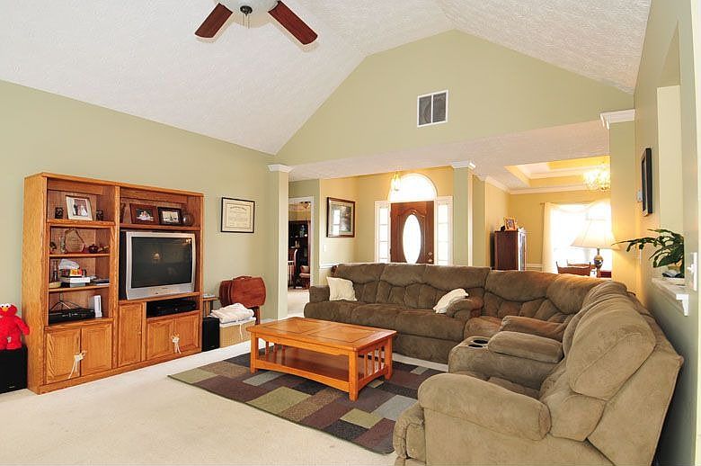 2nd image of 2060 Emerald Dr