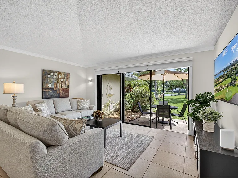 119 Club Dr — Photo 4