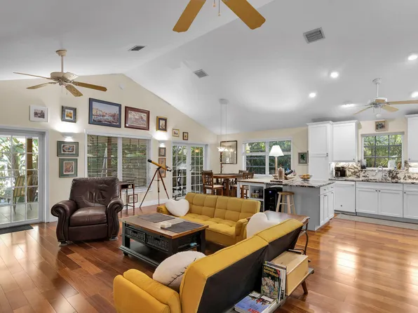 260 3rd St, Key Colony Beach, FL 33051