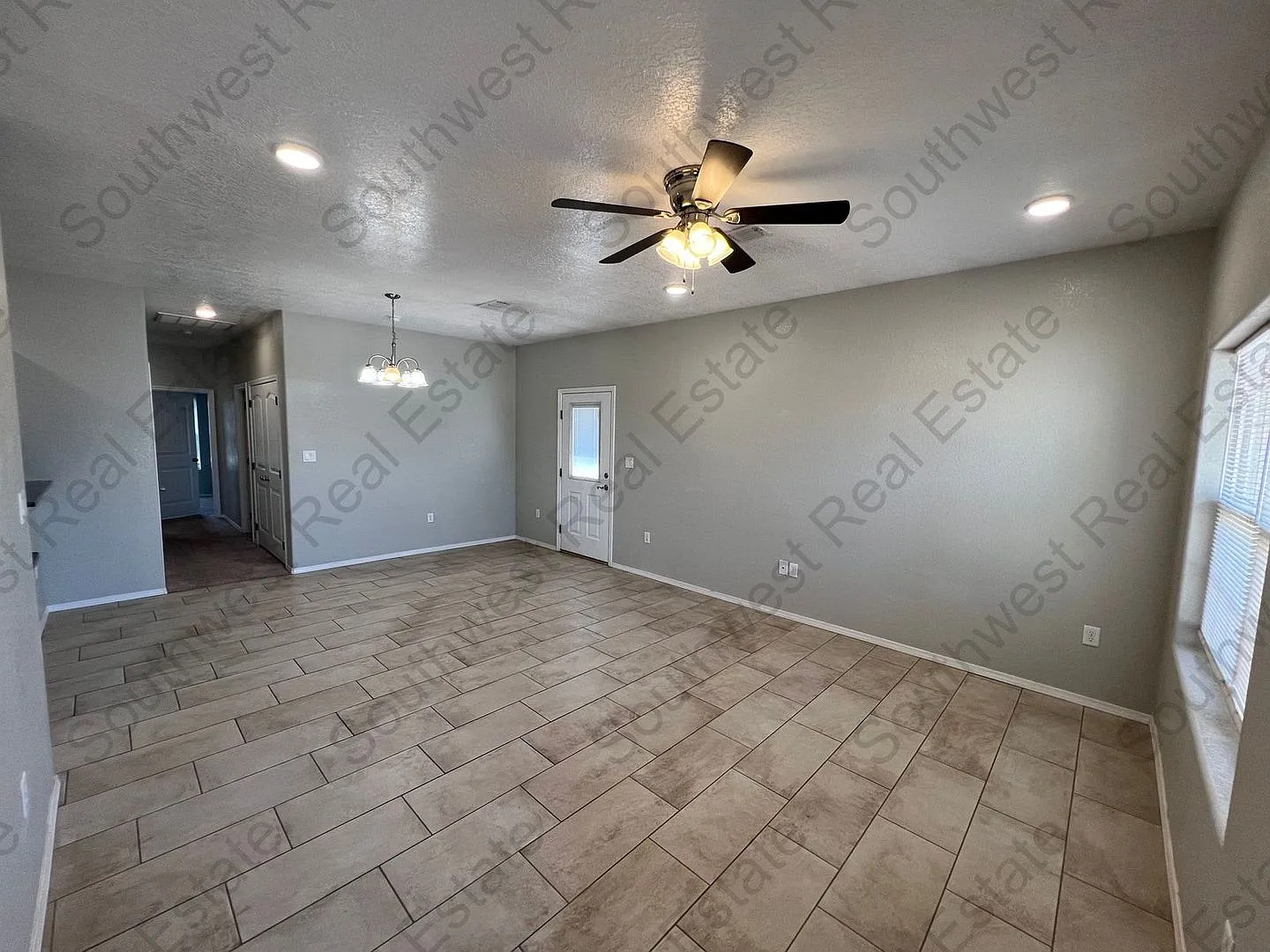 Beautiful 3 bedroom 2 bath home — Photo 3
