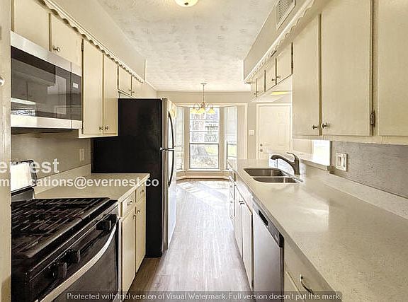 3rd image of 2011 Williamsburg Ct S