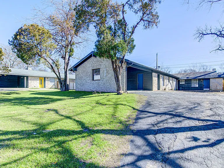 5703 Gloucester Ln — Photo 1