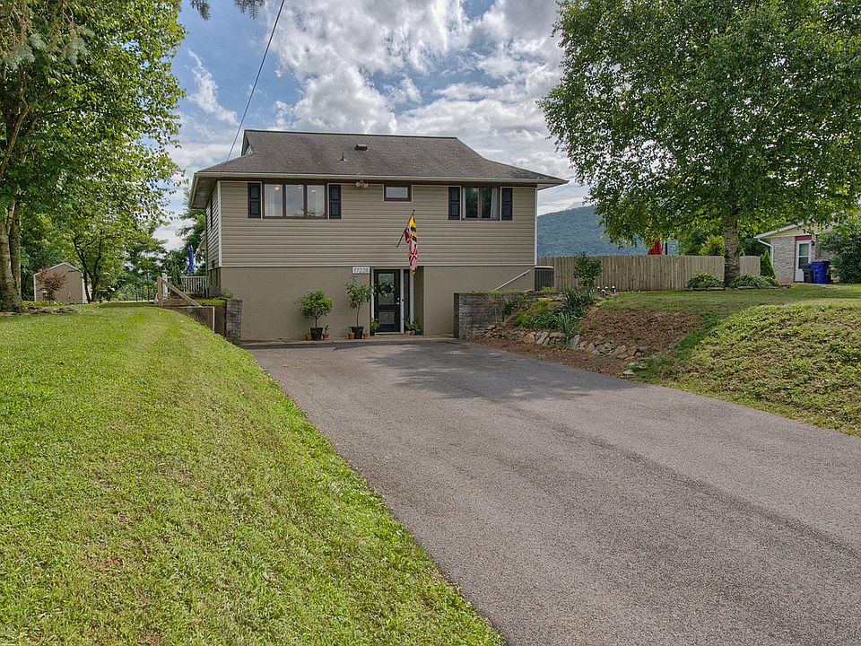 EXTERIOR FRONT-MAIN PICTURE