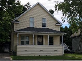 1613 S 10th St, Manitowoc, WI 54220