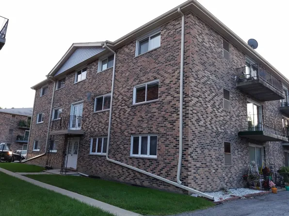 5848 W 76th St #203, Burbank, IL 60459
