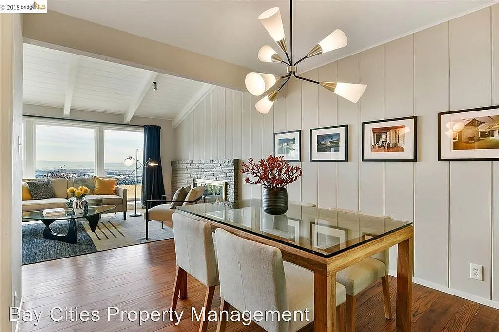 1047 Miller Ave photo 1