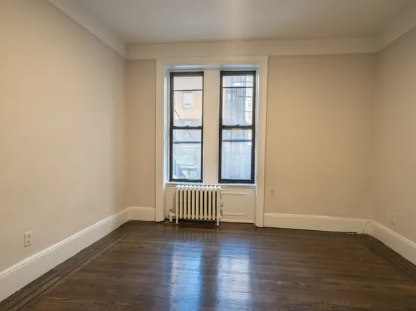 142 East 27th Street image 1 of 7