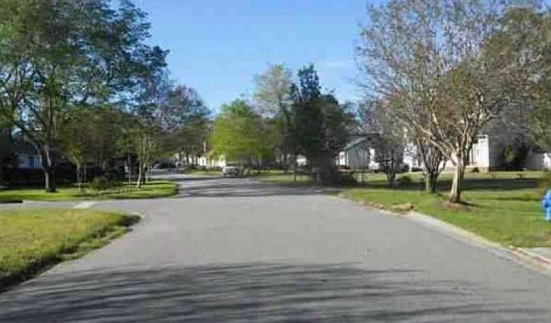 2nd image of 129 W Lake Dr