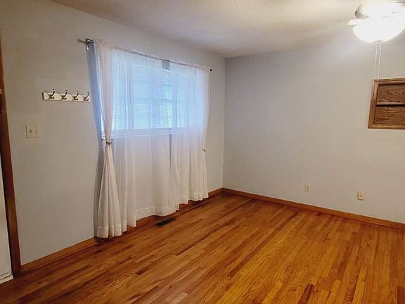 2nd image of 637 Stiles Ave