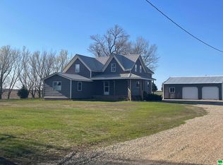 1986 410th St, Hawarden, IA 51023