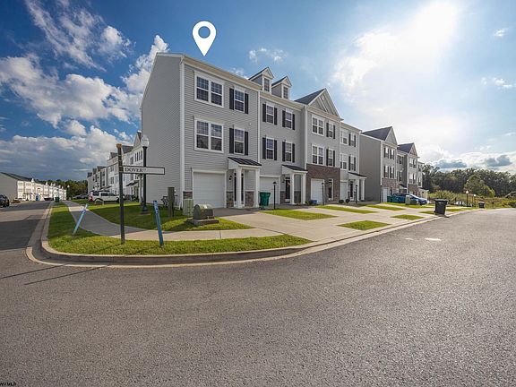 3rd image of 24 Dover Ct