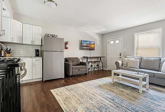 2nd image of 117 E Garfield Ave #5