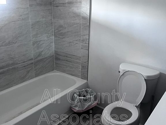 5th image of 4314 Buena Vista Ln