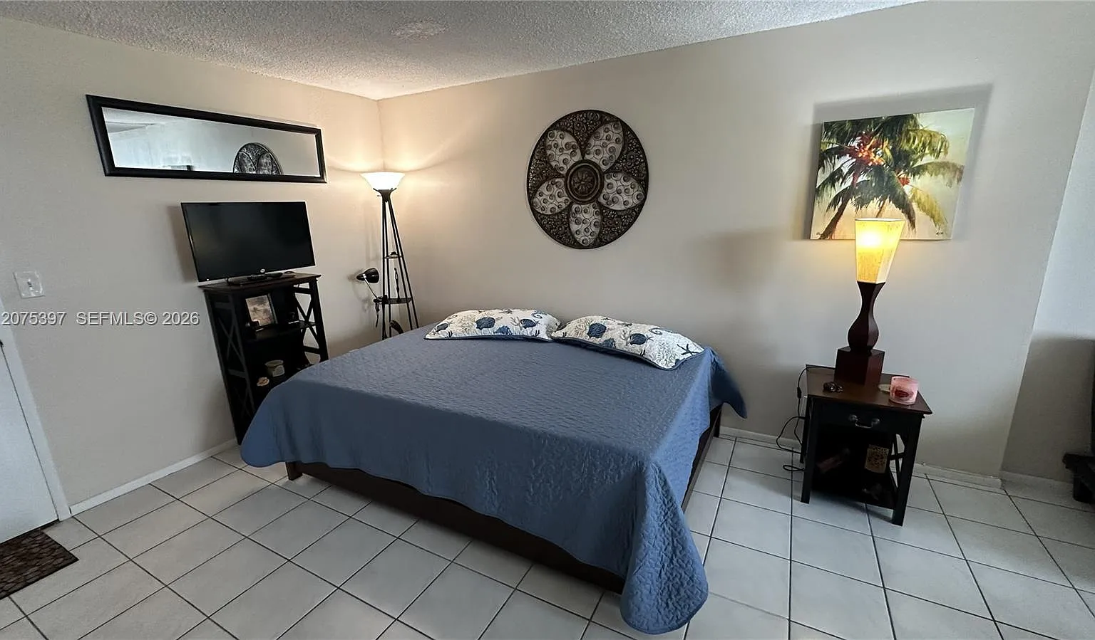 Chelsea Bayview Condo — Photo 4