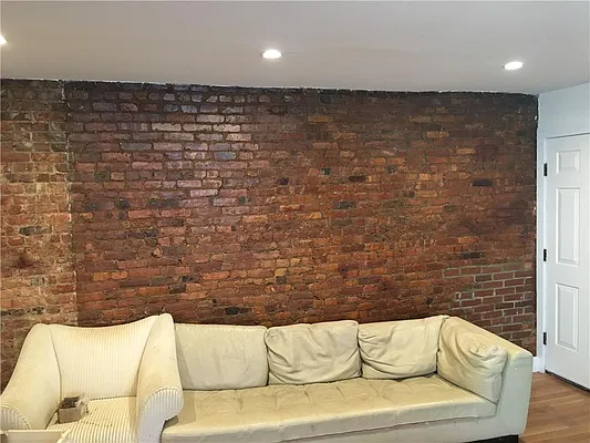 Rented by R New York | media 24