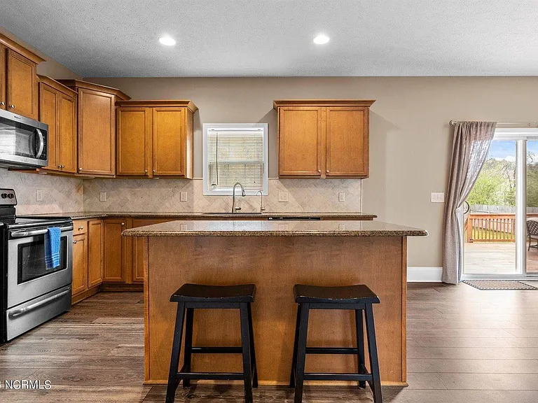 160 Argyll Ave — Photo 8