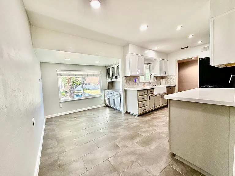 7213 Sunset Ave — Photo 4