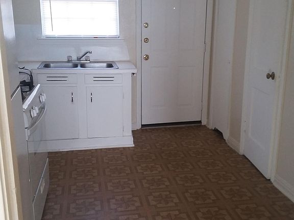 3rd image of 2103 Elkins Pl