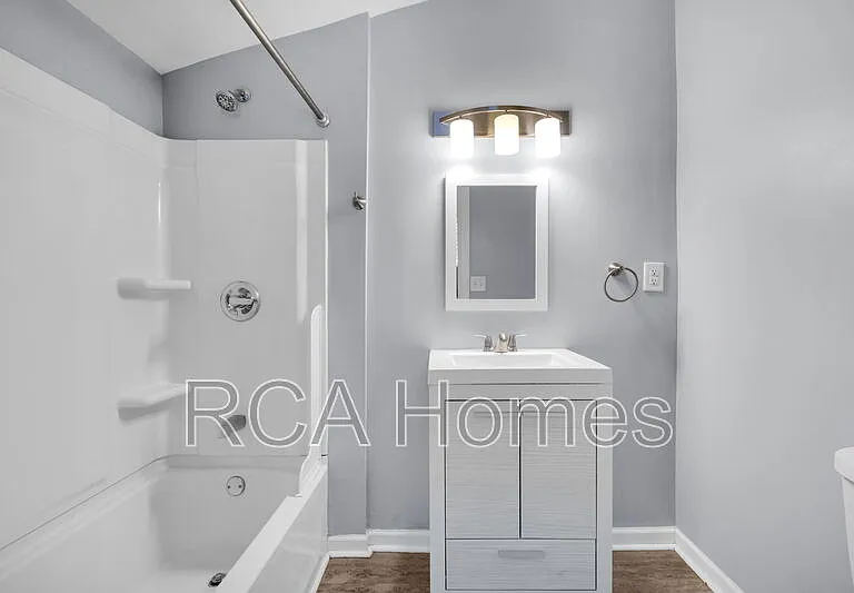 1011 E Raymond St — Photo 8