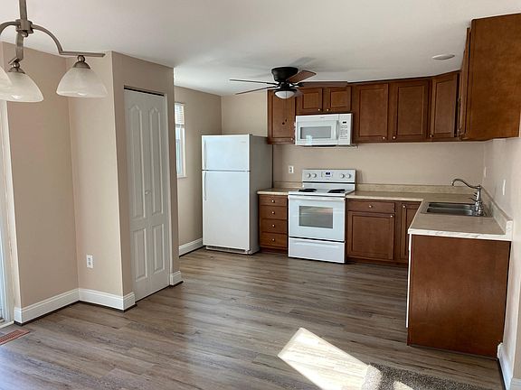 3rd image of 13 Bon Oak Ct