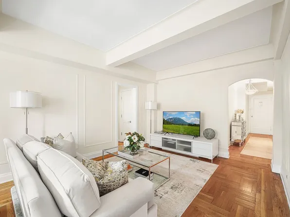 245 E 72nd St APT 9G, Manhattan, NY 10021