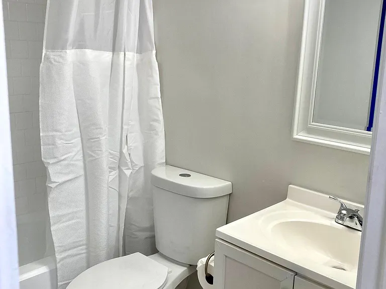 Updated full bathroom