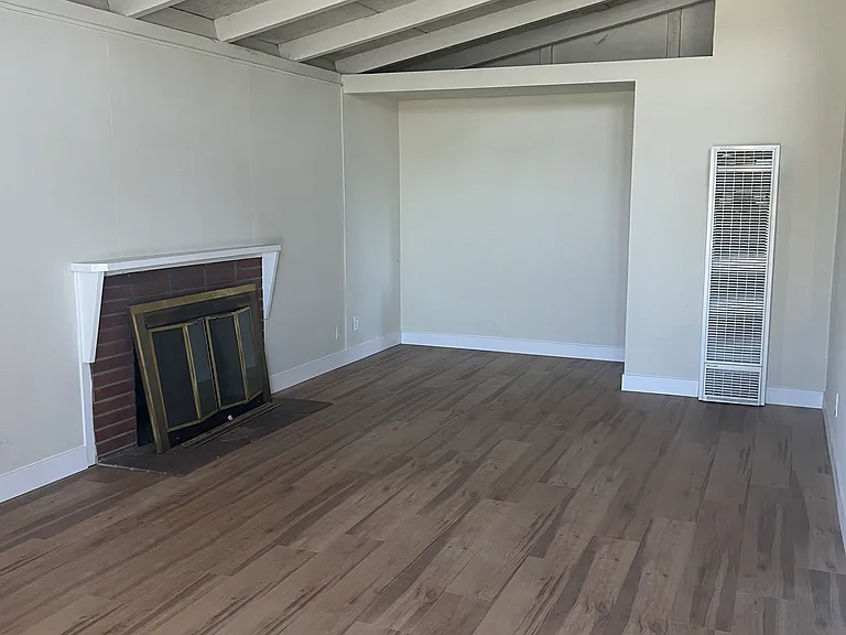 3950 N Fresno St — Photo 4