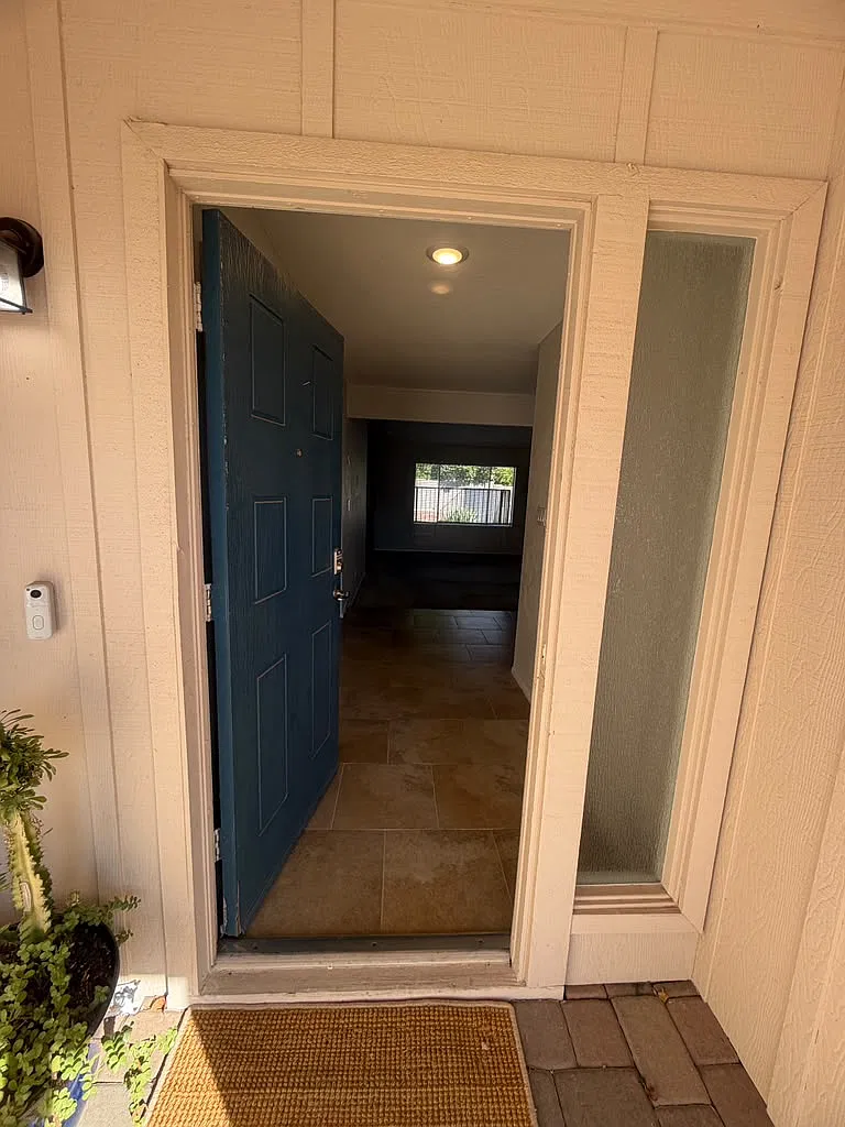 4 bed, 2129 sqft, $3,995 — Photo 4