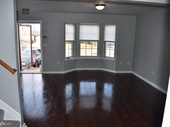 4th image of 1 Blue Spire Cir