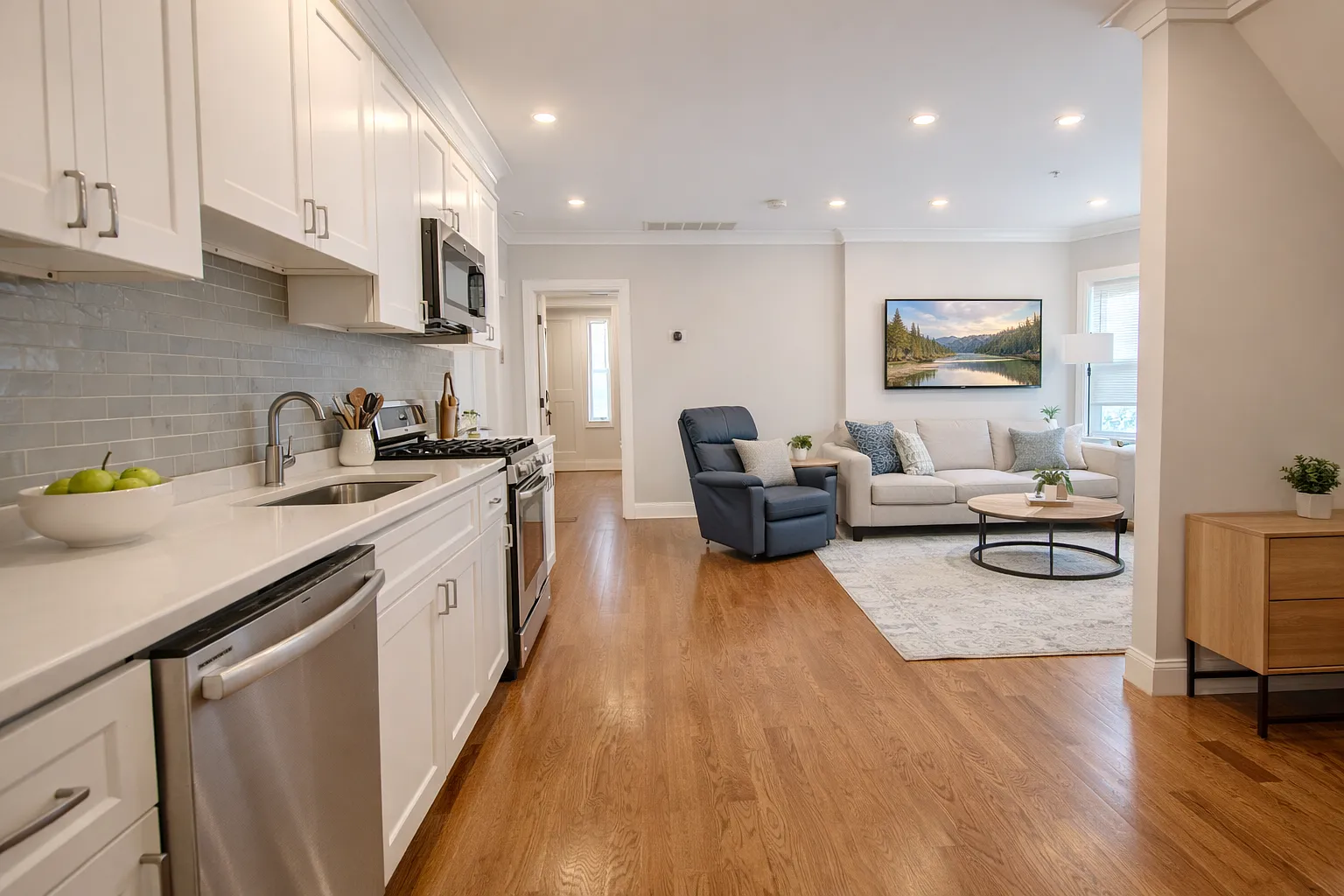 4 bed, 9999 sqft, $5,495 — Photo 4