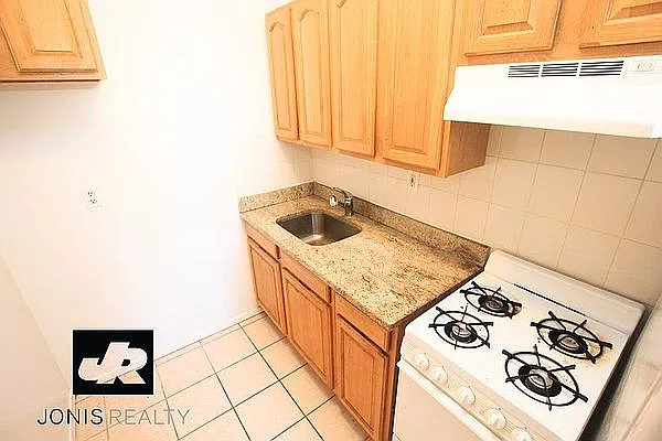 Rented by Jonis Realty | media 3