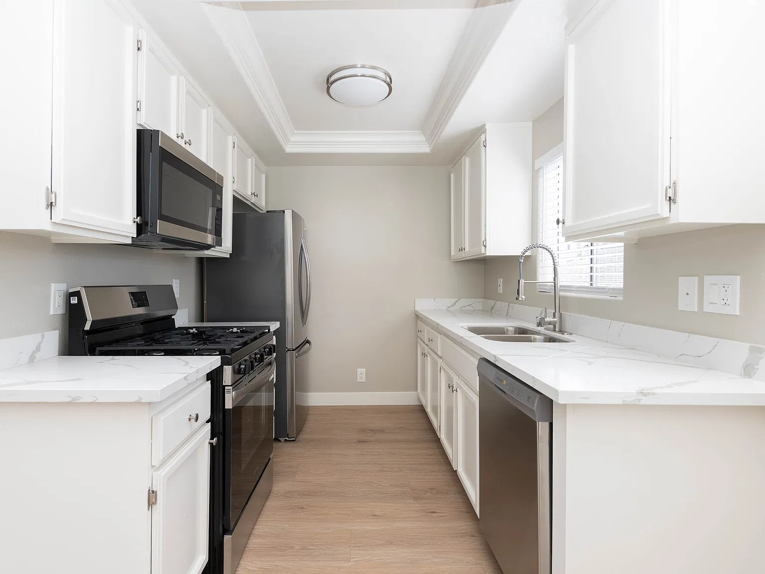 2 bed, 1240 sqft, $4,395 — Photo 3