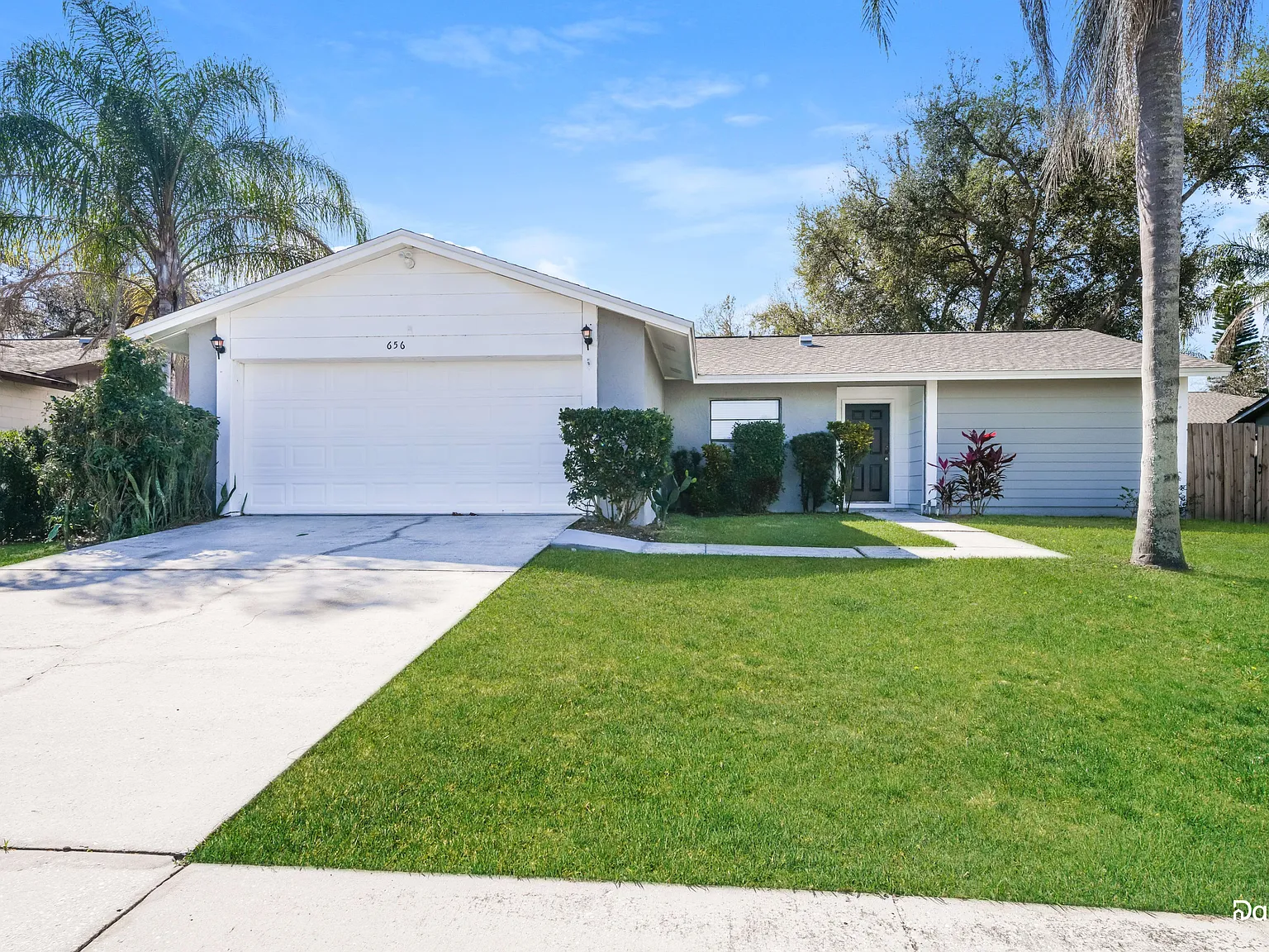 3 bed, 2.0 bath, 1374 sqft, $2,100 — Photo 1