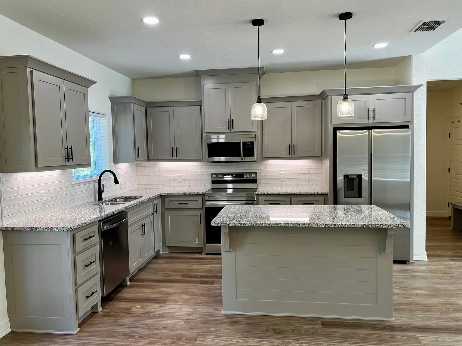 408 S Central St — Photo 2