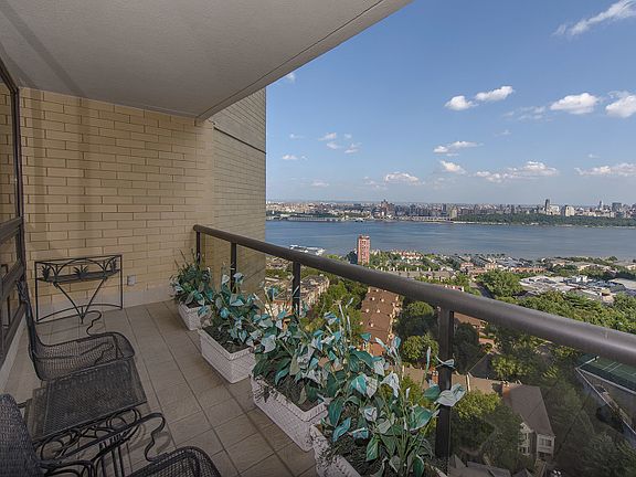 4th image of 800 Palisade Ave APT 1901