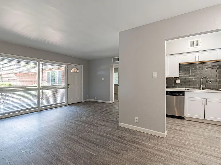 301 W Turney Ave — Photo 5